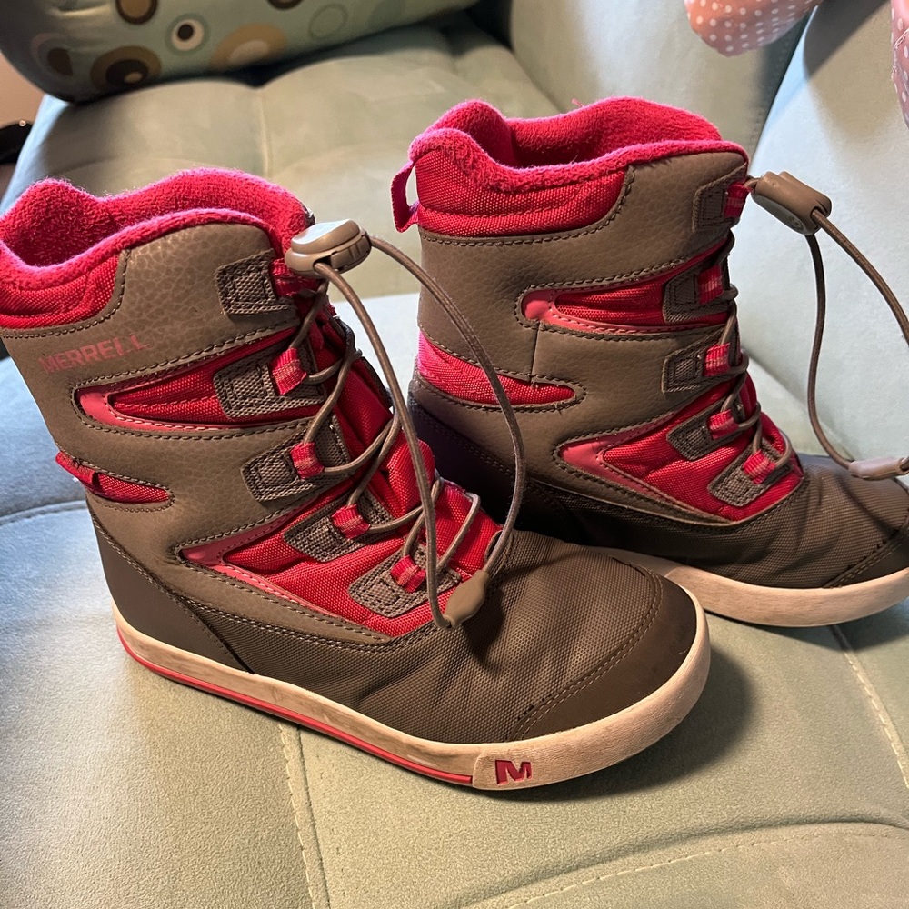 Girls size 1 used Merrell snow boots